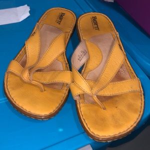 Born sandals yellow size 10 good condition flip flops